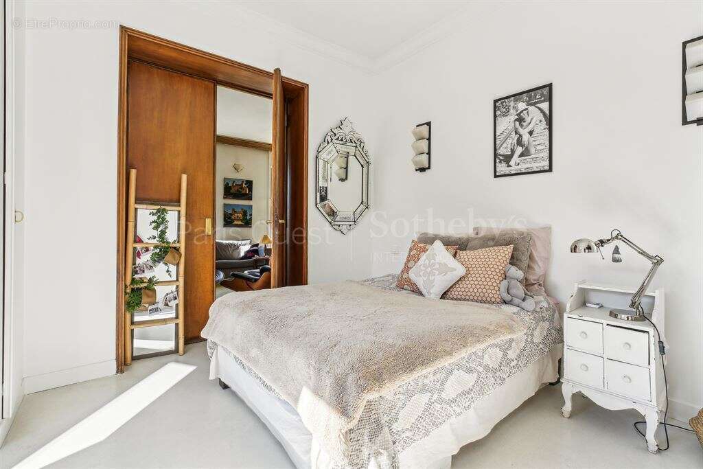 Appartement à PARIS-16E