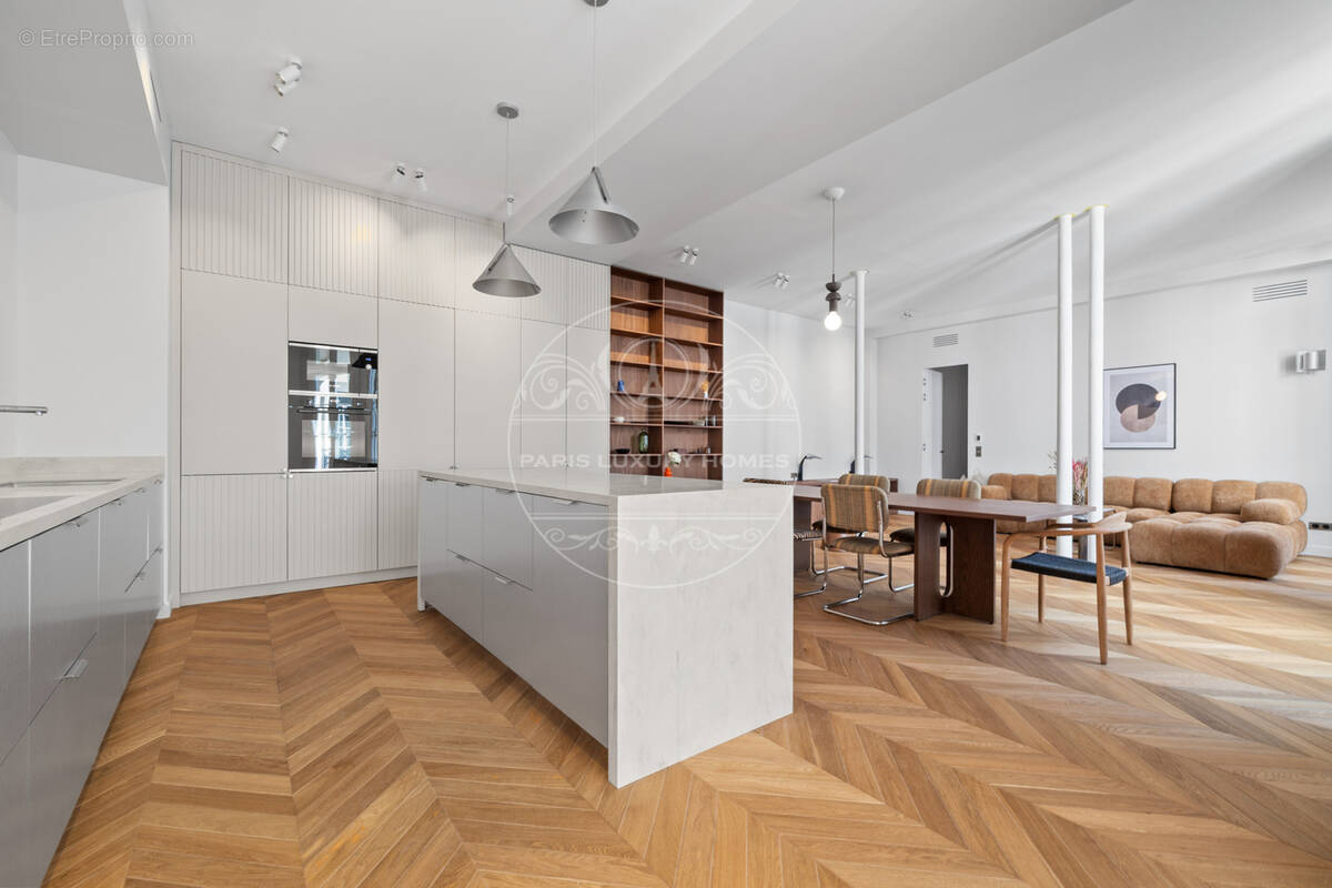 Appartement à PARIS-1E