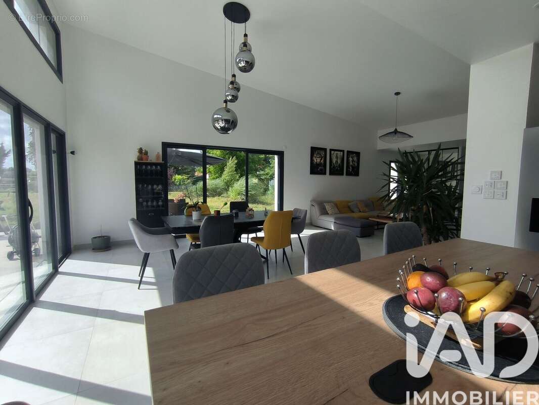 Maison 138 m² à Bouguenais  - photo 4