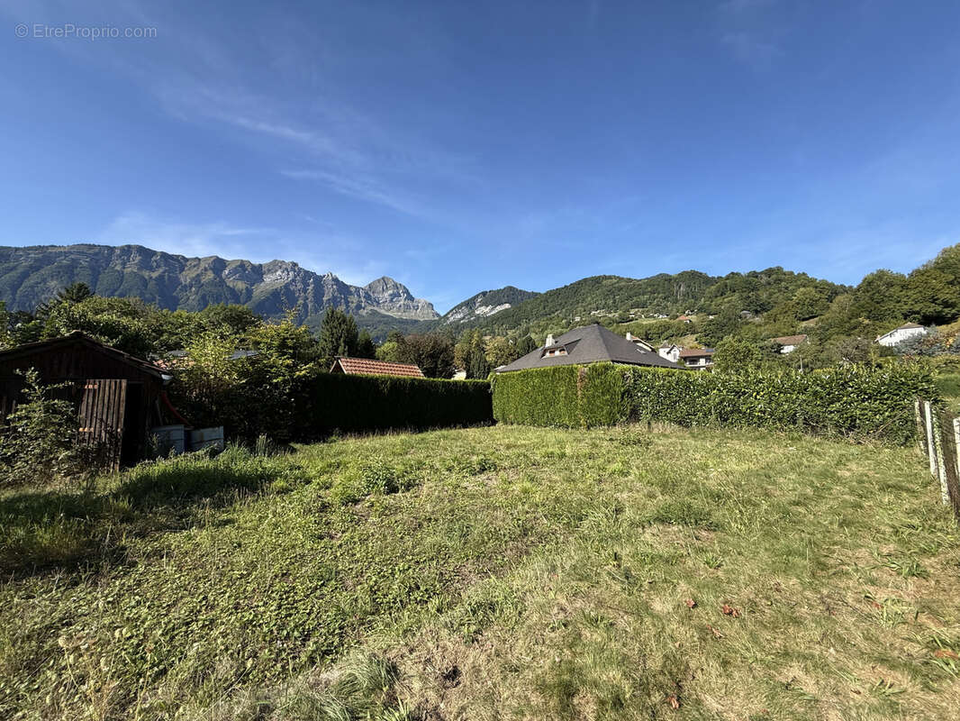 Terrain à UGINE
