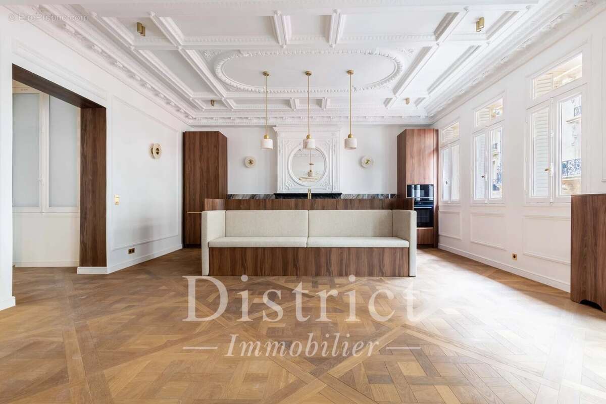 Appartement à PARIS-8E