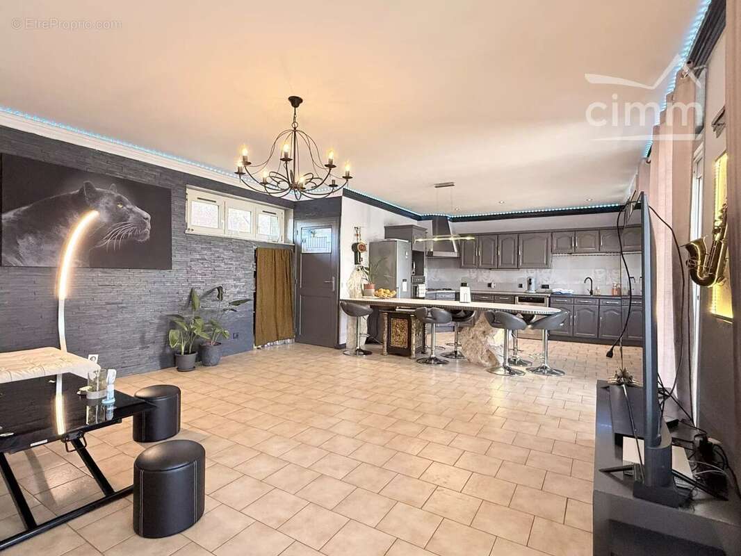 Appartement à SAINT-SULPICE-DE-POMMERAY