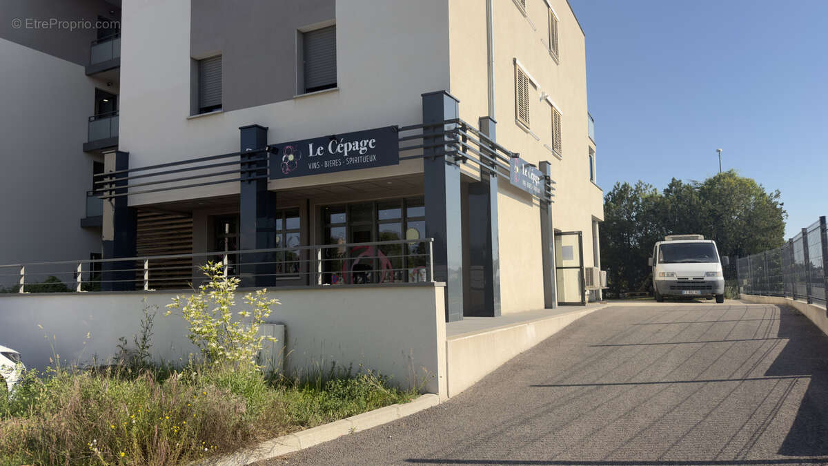 Commerce à MONTELIER