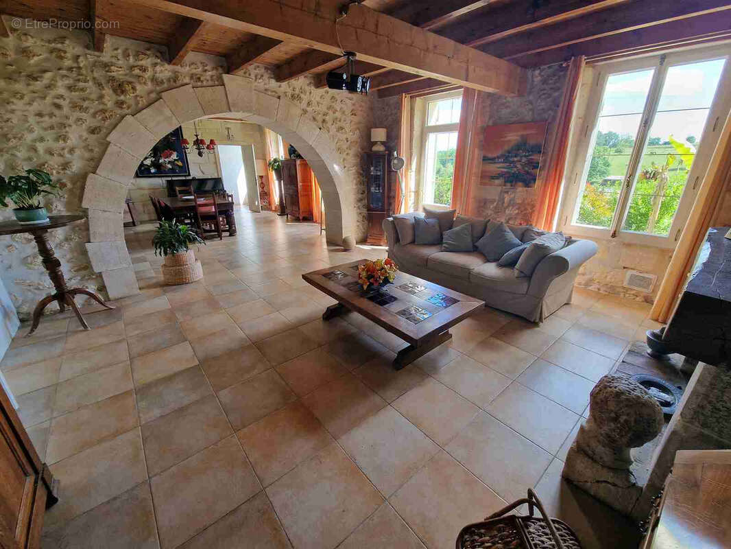 Maison à SAMONAC