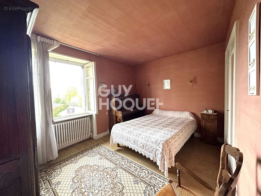 Maison à SAINT-SYMPHORIEN-SUR-COISE