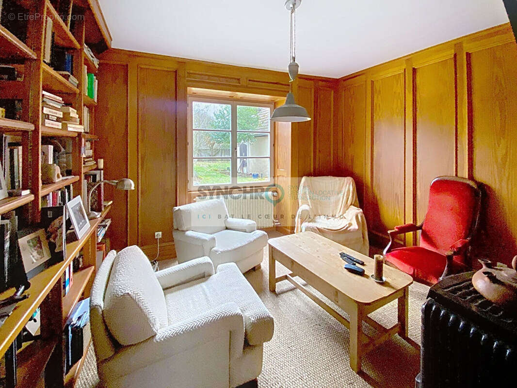 Maison de caractère avec dépendances et vaste terrain ? Un bien rare au coeur de Niederhaslach - photo 2