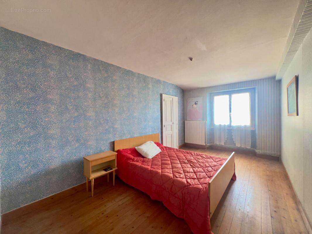 Maison à MONTFAUCON-MONTIGNE