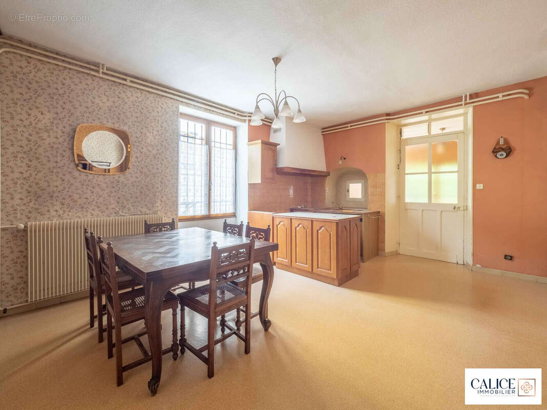 Maison à SAINT-VINCENT-DE-MERCUZE