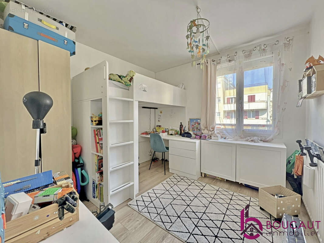Appartement à LE PLESSIS-ROBINSON