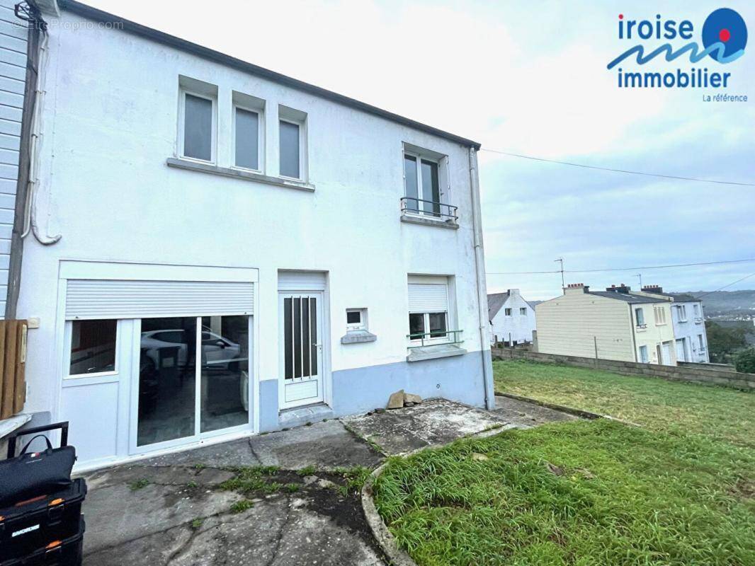 Maison à LE RELECQ-KERHUON