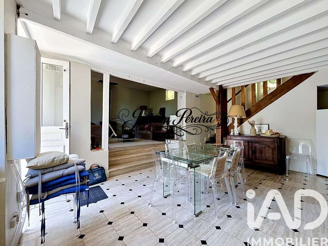 Maison 216 m² à Aubergenville  - photo 4