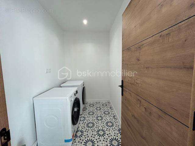 Maison à MANDRES-LES-ROSES