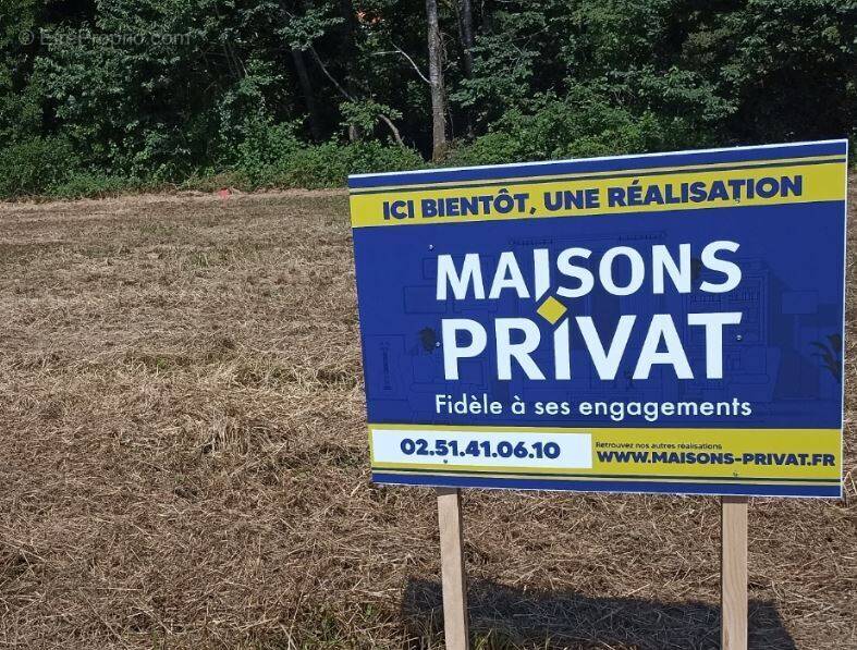 Terrain à SAINT-FLORENT-DES-BOIS