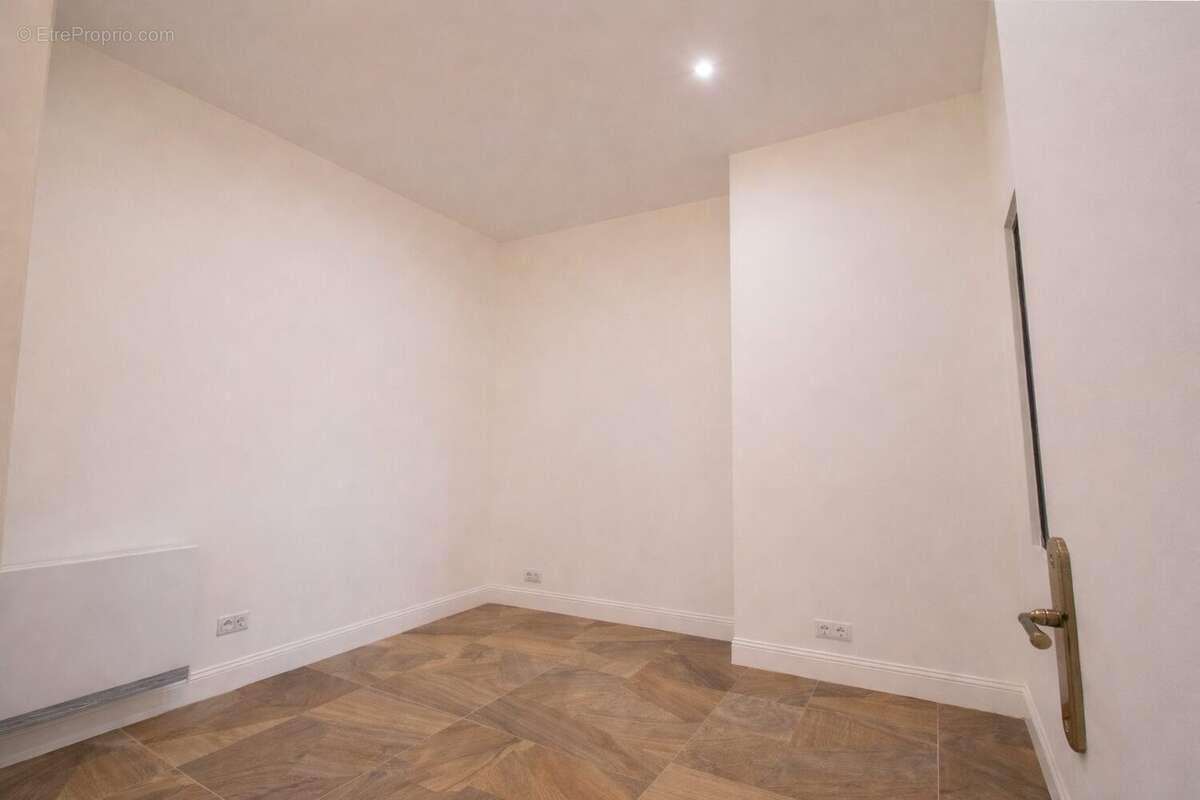 Commerce à LE PORT-MARLY