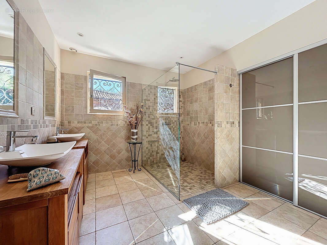 Maison à TERRASSON-LAVILLEDIEU