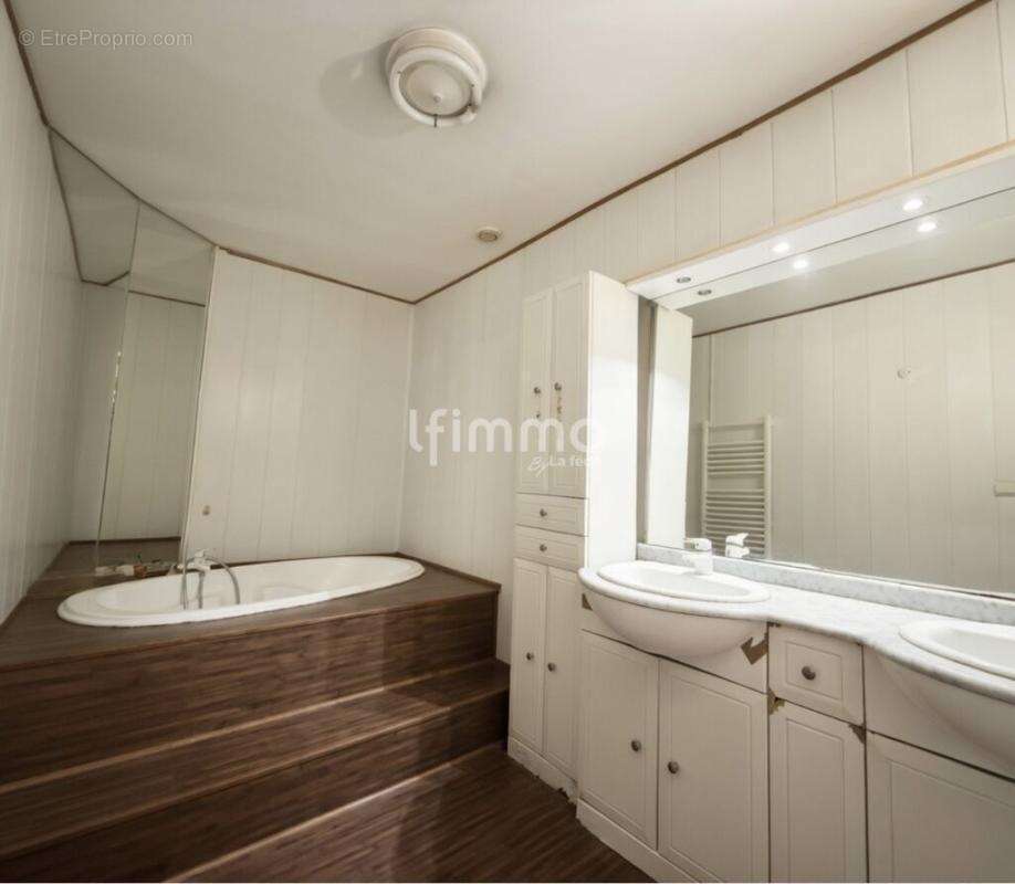 Appartement à MARSEILLE-6E