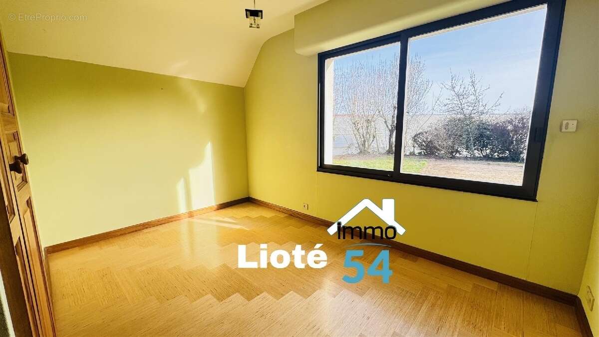 Maison à CREVECHAMPS