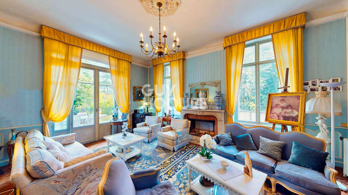 Maison à SAINT-CYR-SUR-LOIRE