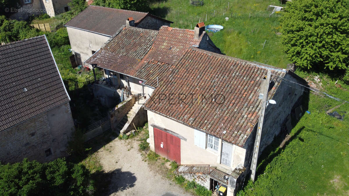 Maison à OZENAY