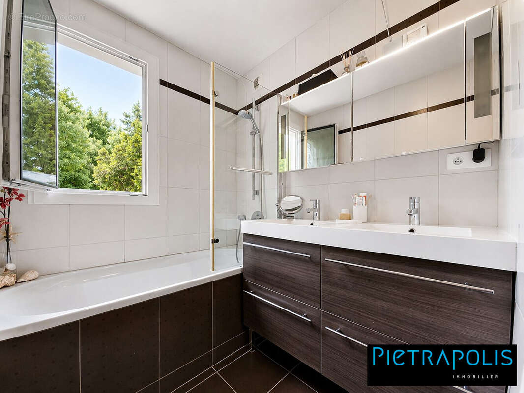 Appartement à FONTAINES-SUR-SAONE