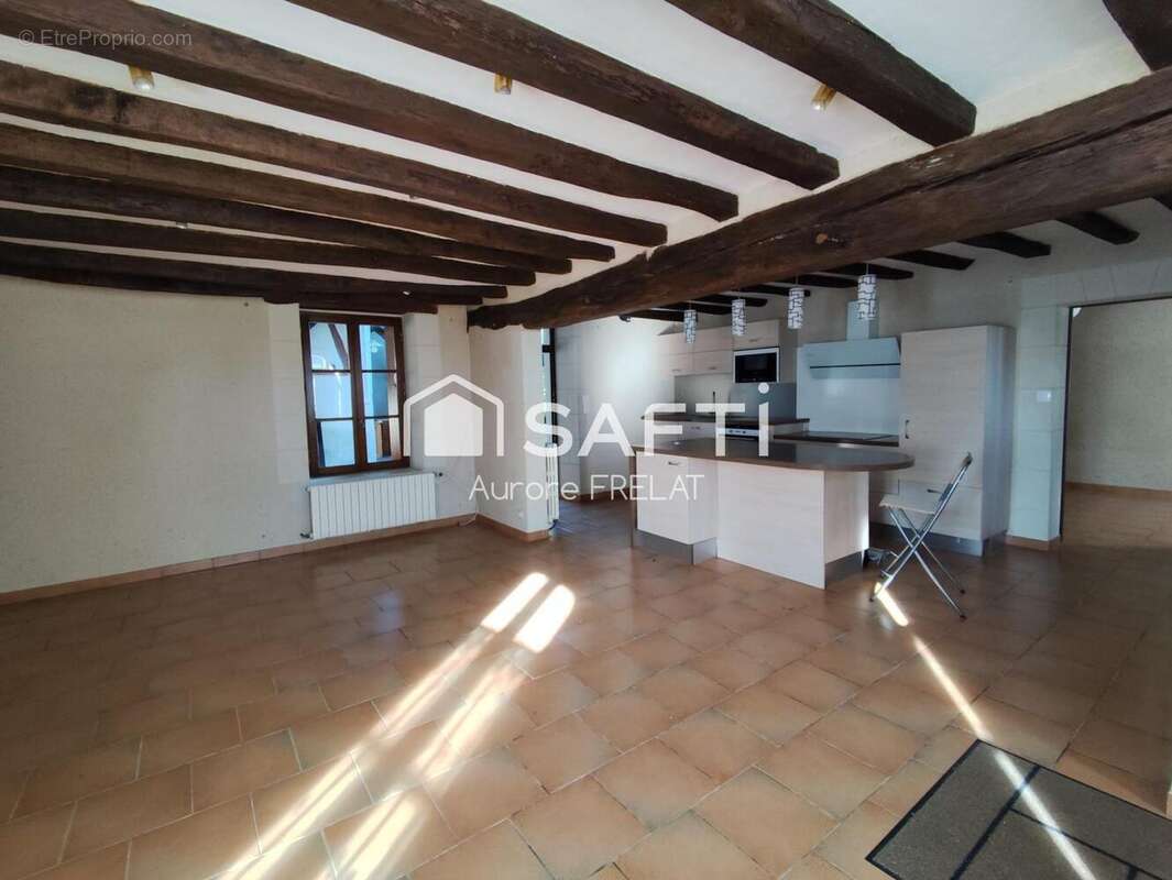 Maison 180 m² à Sainte-Catherine-De-Fierbois  - photo 4