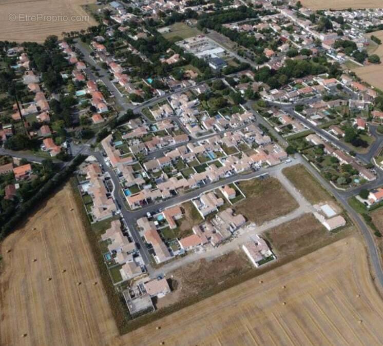 Terrain à BOURGNEUF