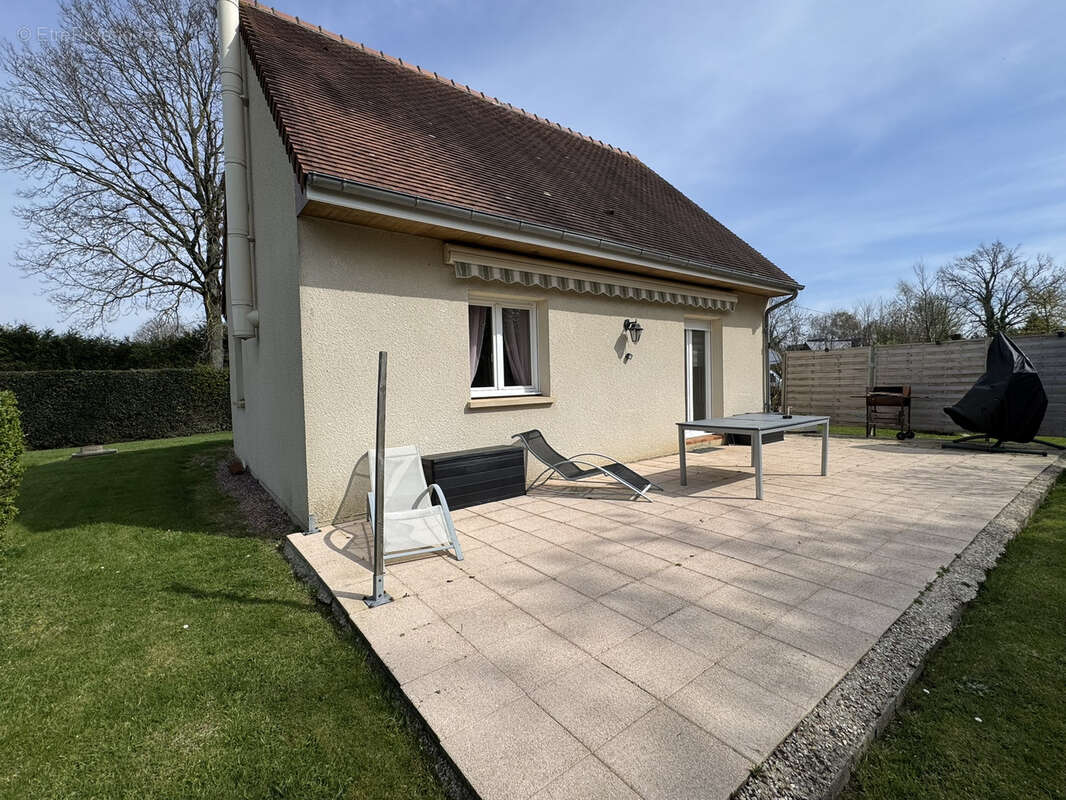 Maison à LA RIVIERE-SAINT-SAUVEUR