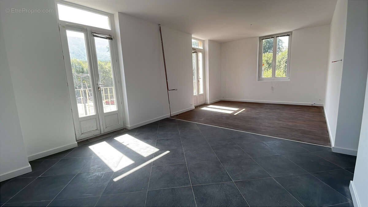 Appartement à COLLONGES-SOUS-SALEVE