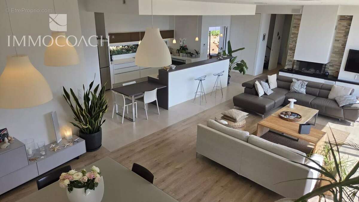 Maison à CARQUEIRANNE