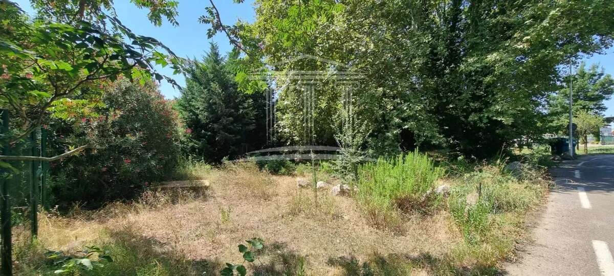 Terrain à SORGUES