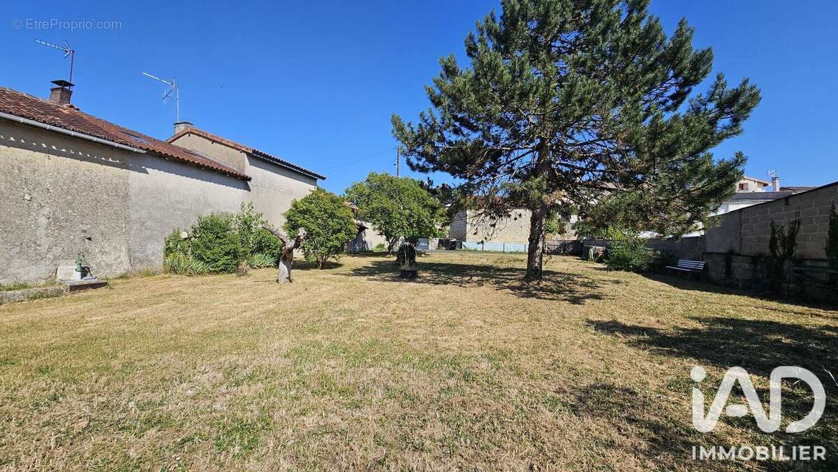 Photo 2 - Maison à RUFFEC