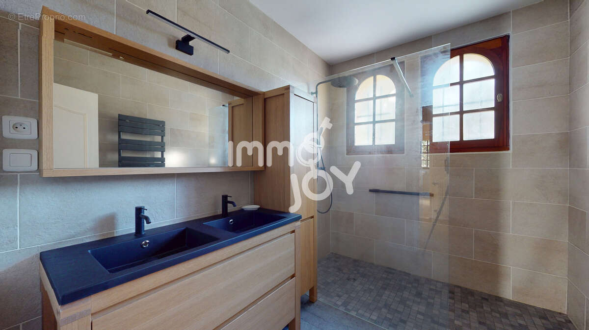 Roques - Grande villa familiale avec sous-sol et terrain piscinable - photo 16