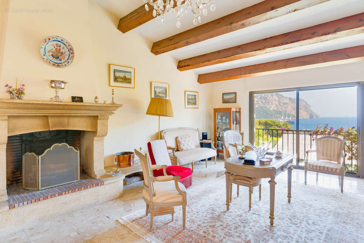 Cassis - Vente maison T5 avec garage & vue mer - photo 3