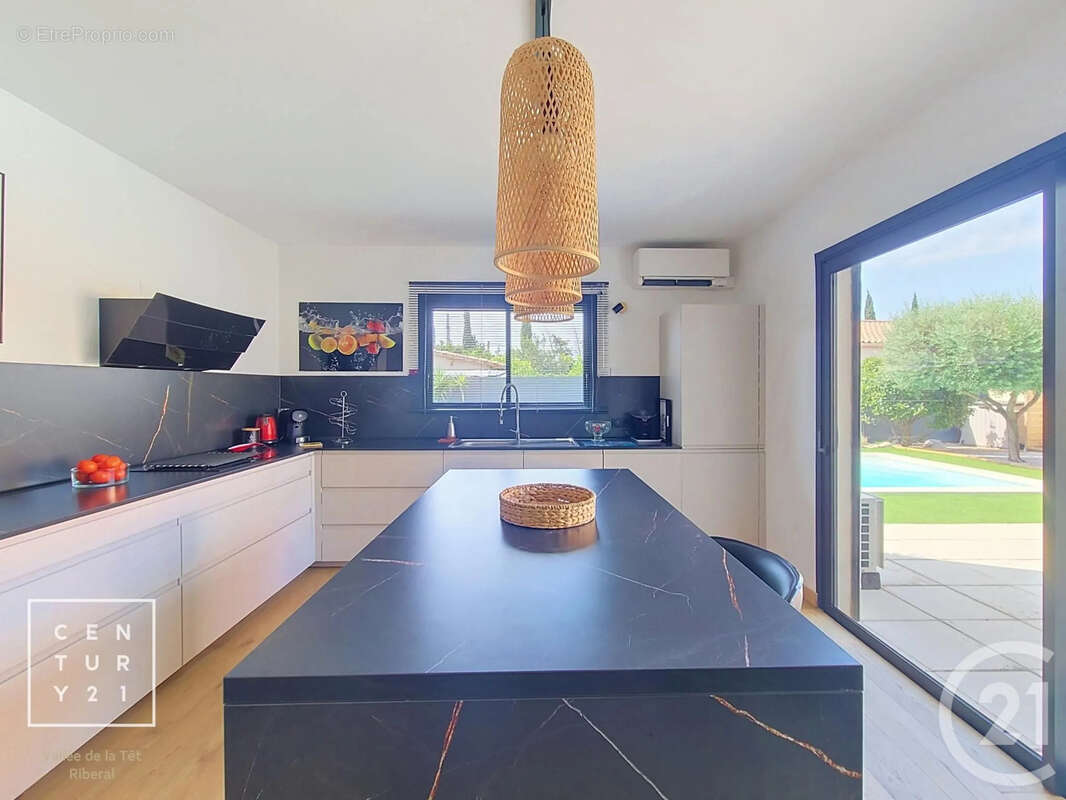 Maison 161 m² à Le Soler  - photo 6