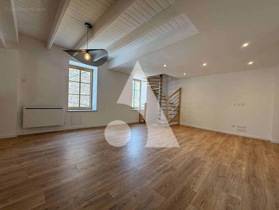 Appartement à JUGON-LES-LACS