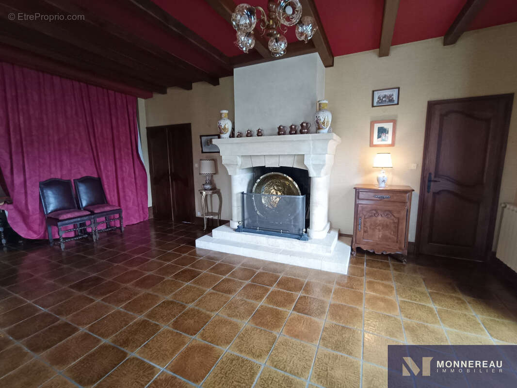 Maison à ROULLET-SAINT-ESTEPHE