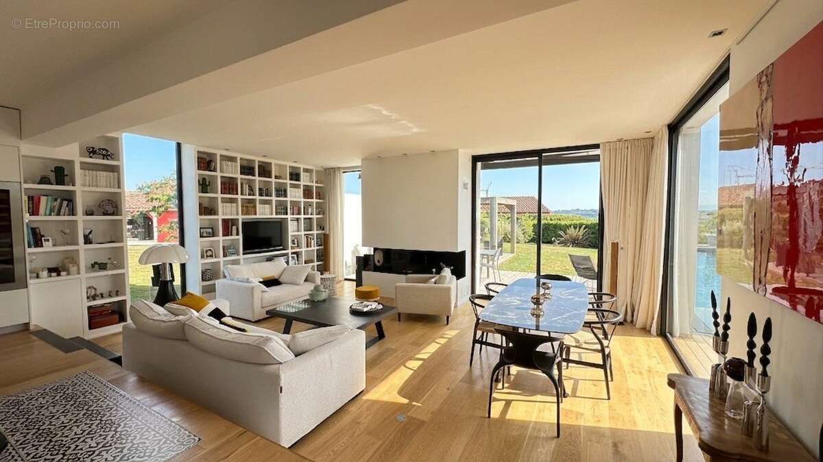 Arcangues  villa  d'architecte  vue panoramique sur les pyrénées - photo 5