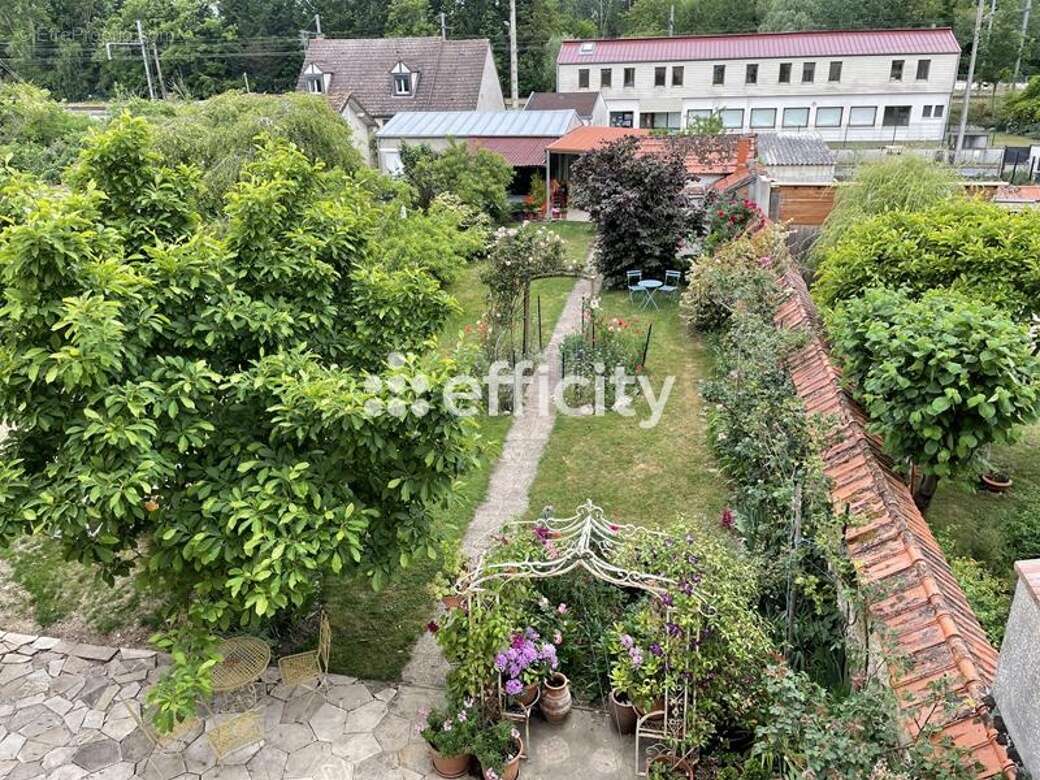 Maison à SAINT-PIERRE-LES-NEMOURS