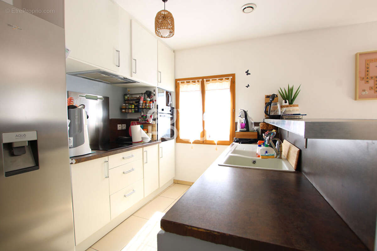 Maison à ENTRAIGUES-SUR-LA-SORGUE