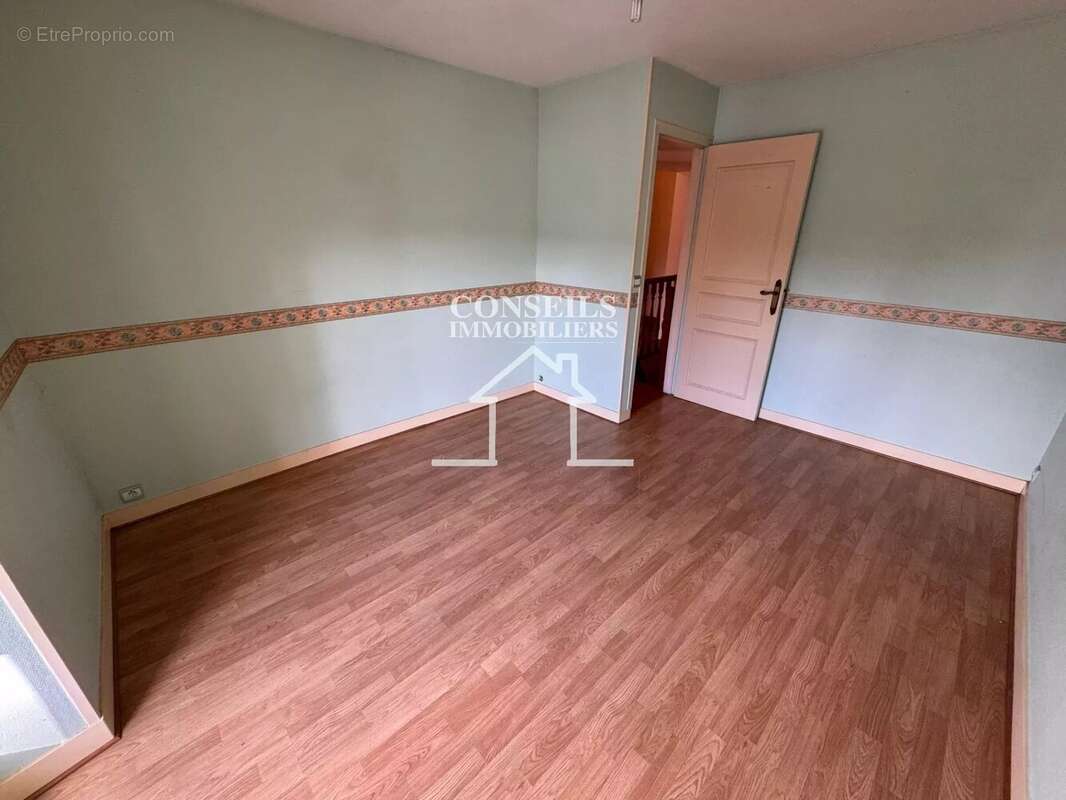 Maison à VILLENEUVE-SUR-YONNE