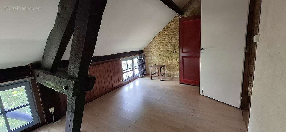 Maison composée de deux parties séparées (ou pas) 10 pièces 167 m2, LA CHAPELLE AUBAREIL (24) - photo 9