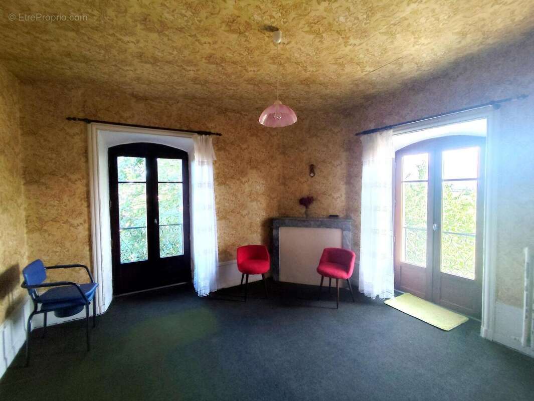 Maison 153 m² à Vernassal  - photo 8