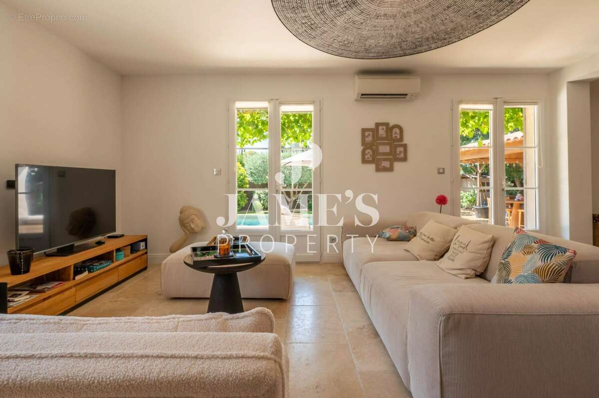 Maison 158 m² à Paradou  - photo 9