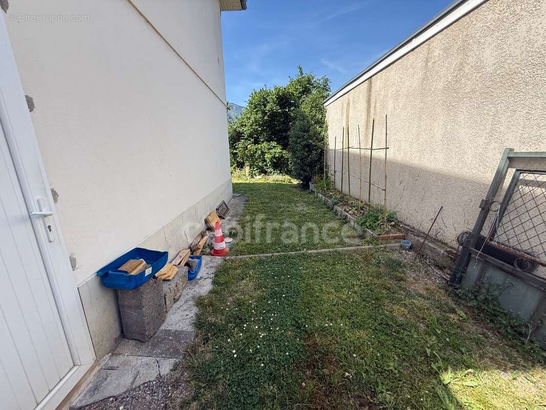 Immeuble à usage locatif sur ARGELES GAZOST (65) - photo 12