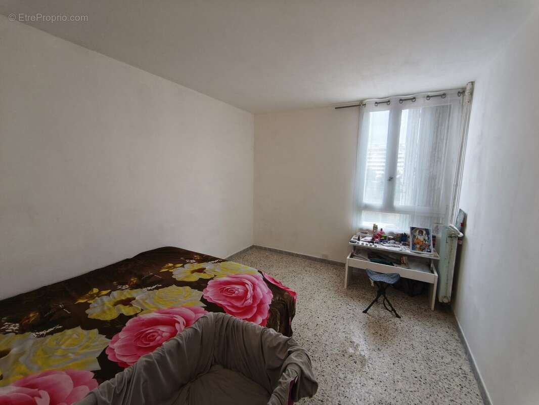 CHAMBRE - Appartement à NIMES