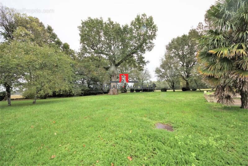 Maison 285 m² à Saint-Andre-De-Cubzac  - photo 5