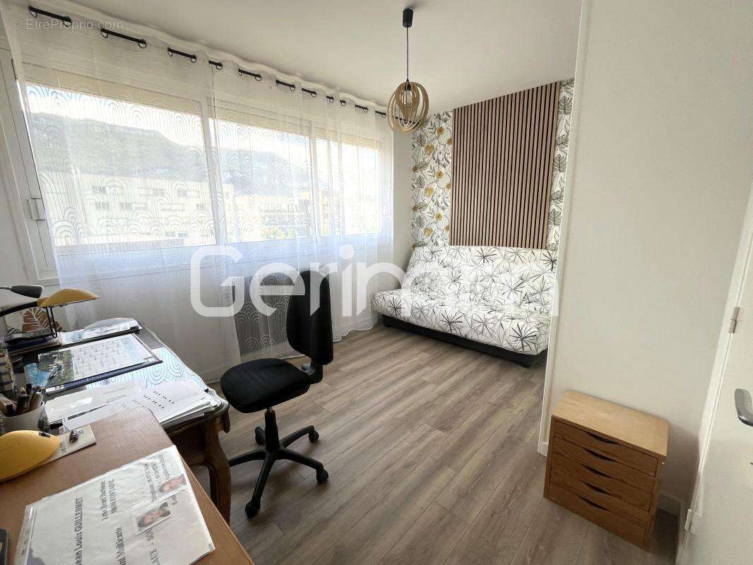 Appartement à FONTAINE