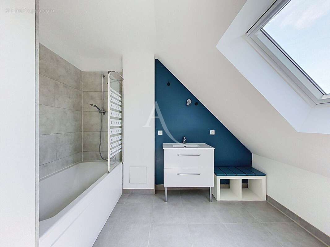 Maison à MONTREUIL-JUIGNE