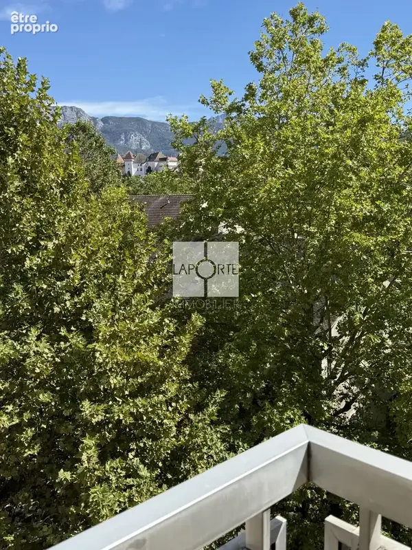 T2 traversant avec vue dégagée   Avenue de Chambéry  / école VAUGELAS - photo 8