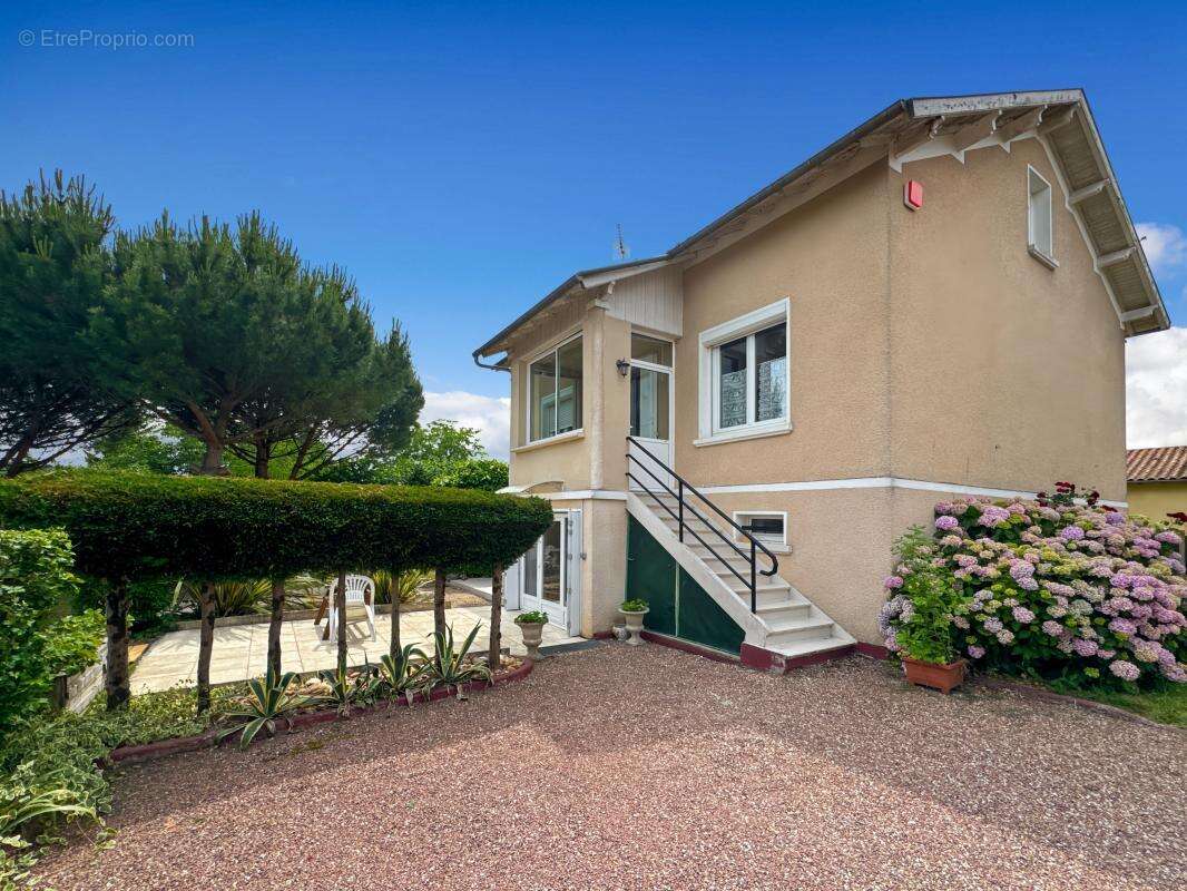 Maison à SAINT-LEON-SUR-L'ISLE